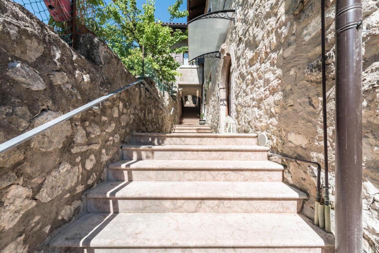 Appartamento Ania Vista Castello Tenno Luaran gambar